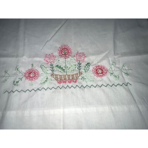 Vintage White Hand Embroidered Linen Pillowcase Pillow Case Floral Basket Design - Picture 1 of 7